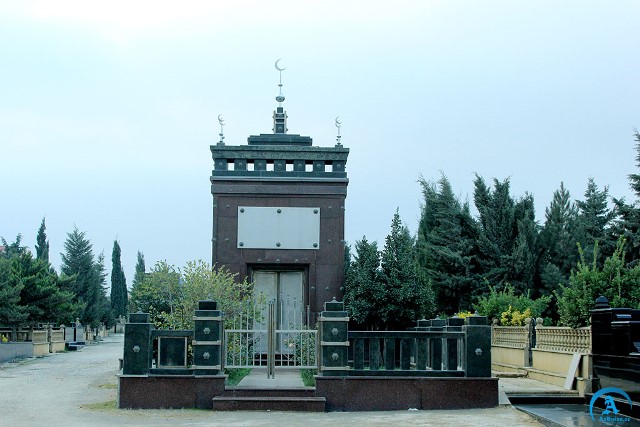 Роскошные надгробия на бакинском кладбище – ФОТОРЕПОРТАЖ 
